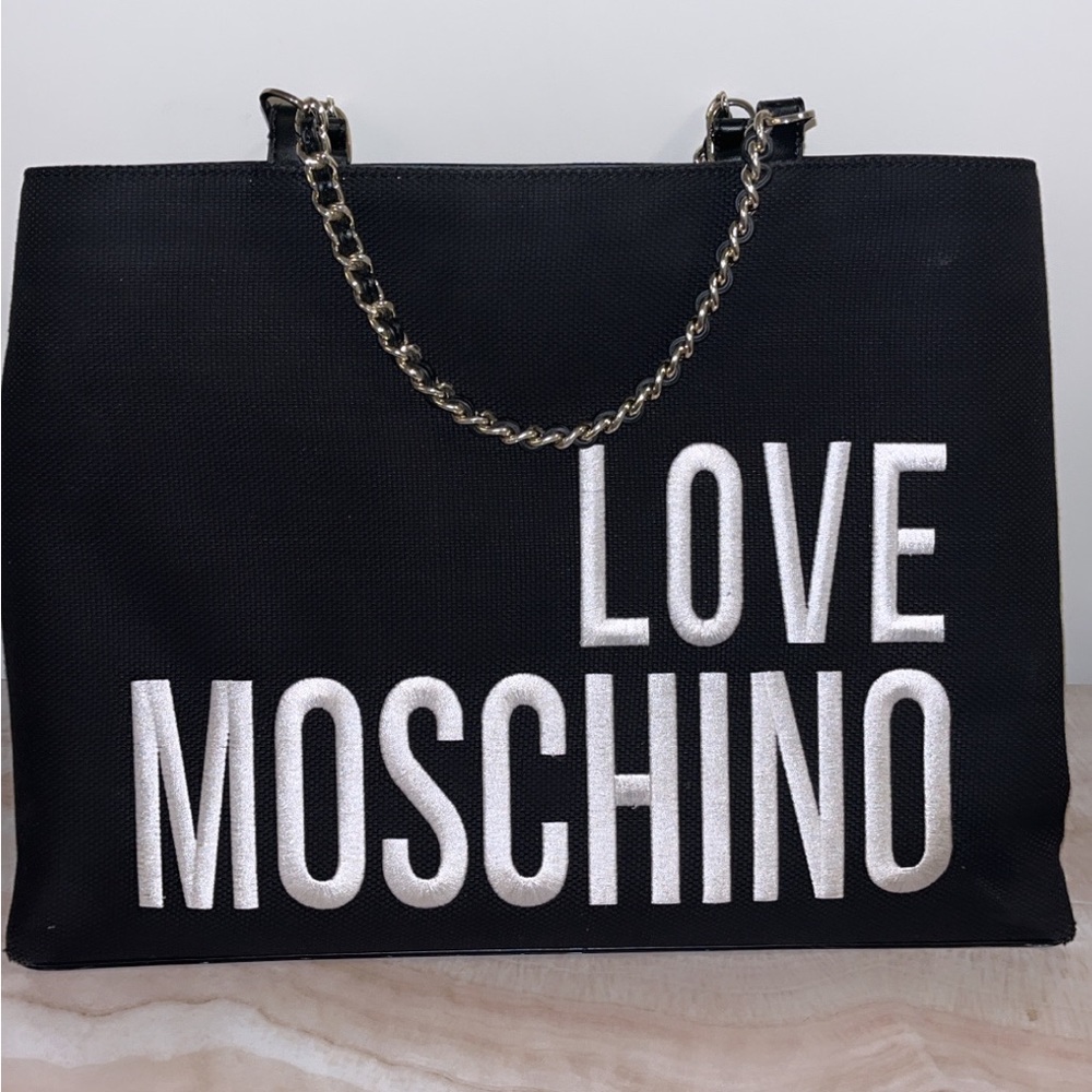 Moschino spacious black bag. Authentic and very spacious.